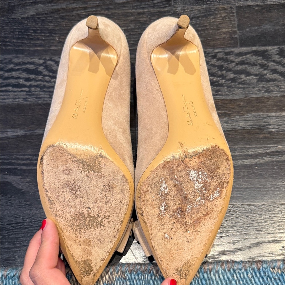 Salvatore Ferragamo Women's Beige Suede Heels sz 6.5 - Picture 12 of 17